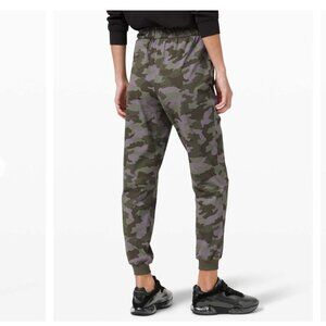 Lululemon Stretch High-Rise Jogger Heritage 365 Camo Dusky Lavender Multi